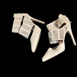 Double band stiletto bootie.